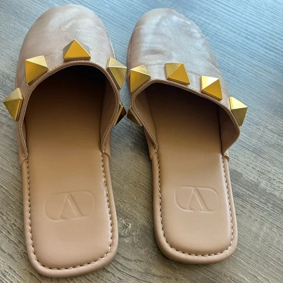💛SOLD 💛VALENTINO GARAVANI Calfskin Roman Stud Flat Slippers - Picture 7 of 13